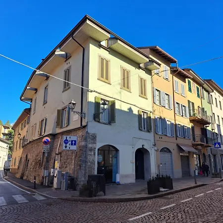 Post Office Holidays House Prázdninový dům Bergamo