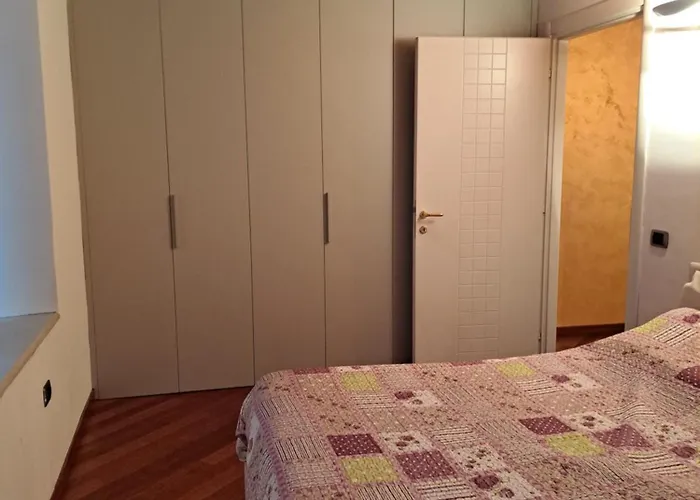 別荘 Post Office Holidays House ベルガモ