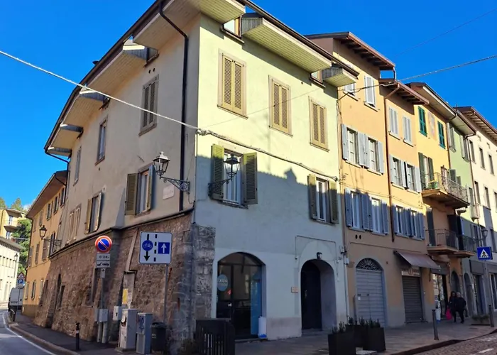 Post Office Holidays House 別荘 ベルガモ